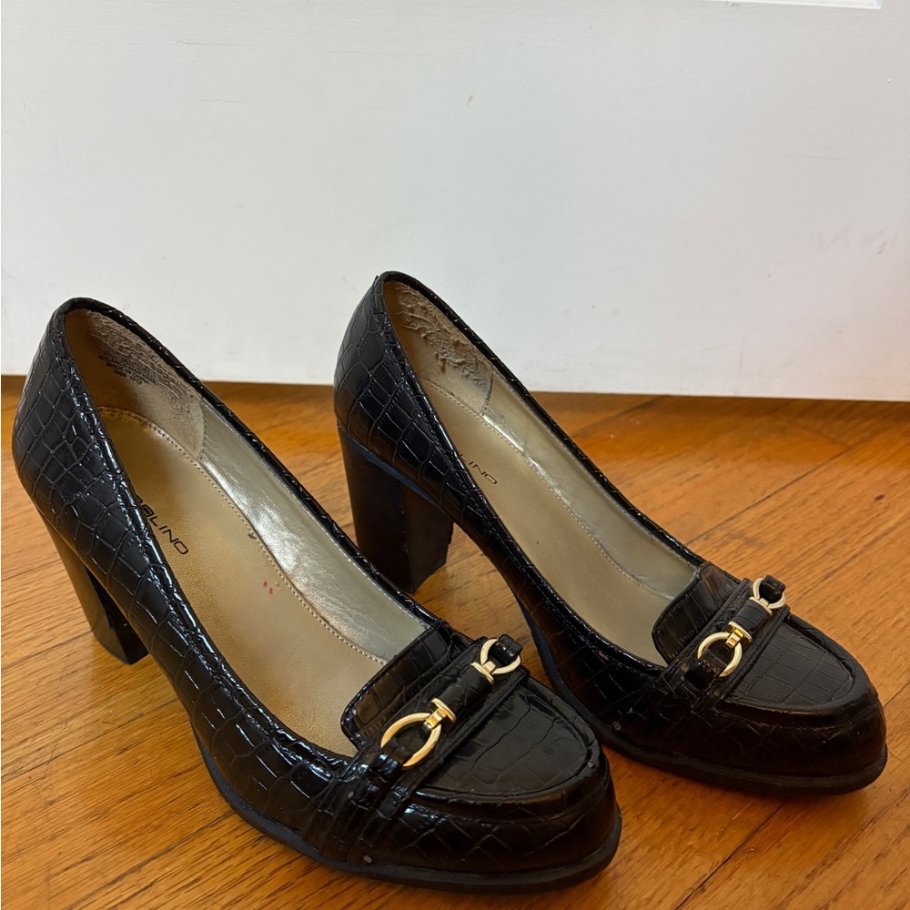 Black Bandolino Croc-Embossed Pumps with Gold Accent 7